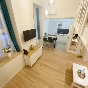 Goldart Design In The Heart Of Apartment